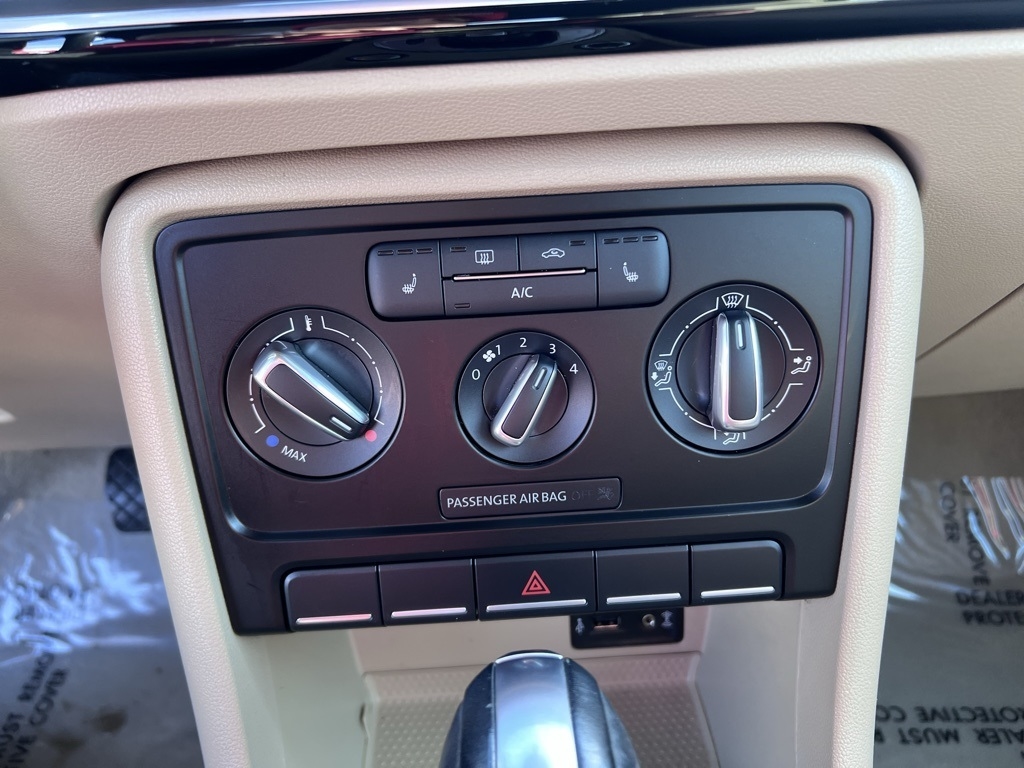 Volkswagen Beetle 1.8T PZEV Convertible 2016