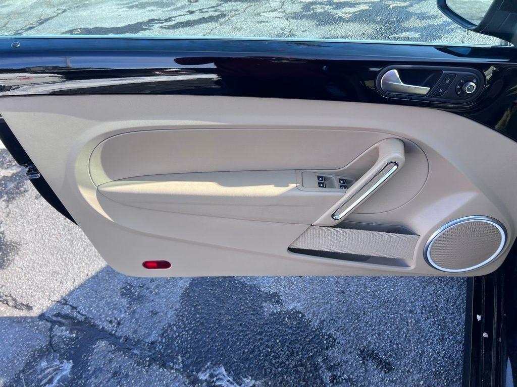 Volkswagen Beetle 1.8T PZEV Convertible 2016