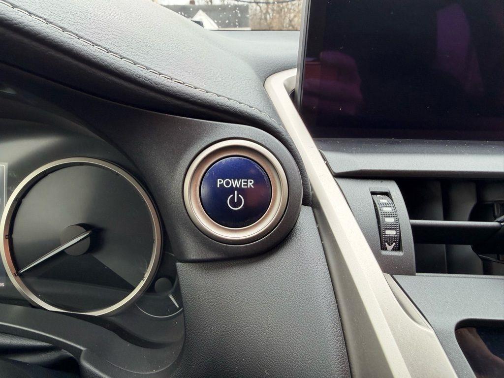 Lexus NX 300h Premium 2021