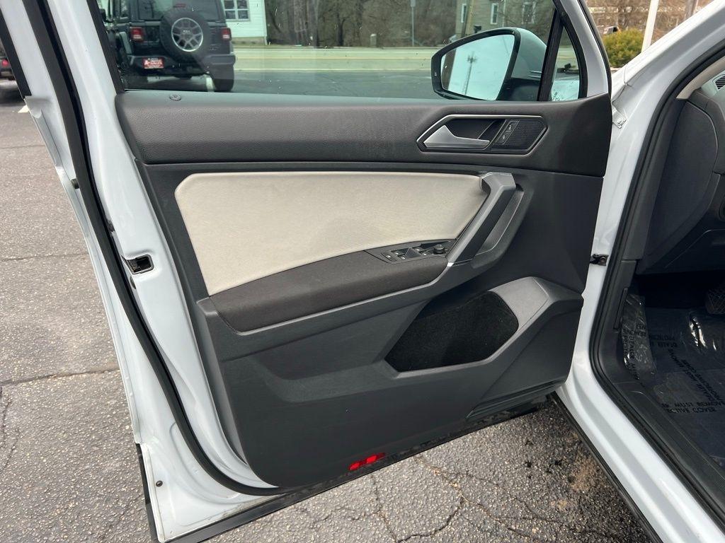 Volkswagen Tiguan S 2018