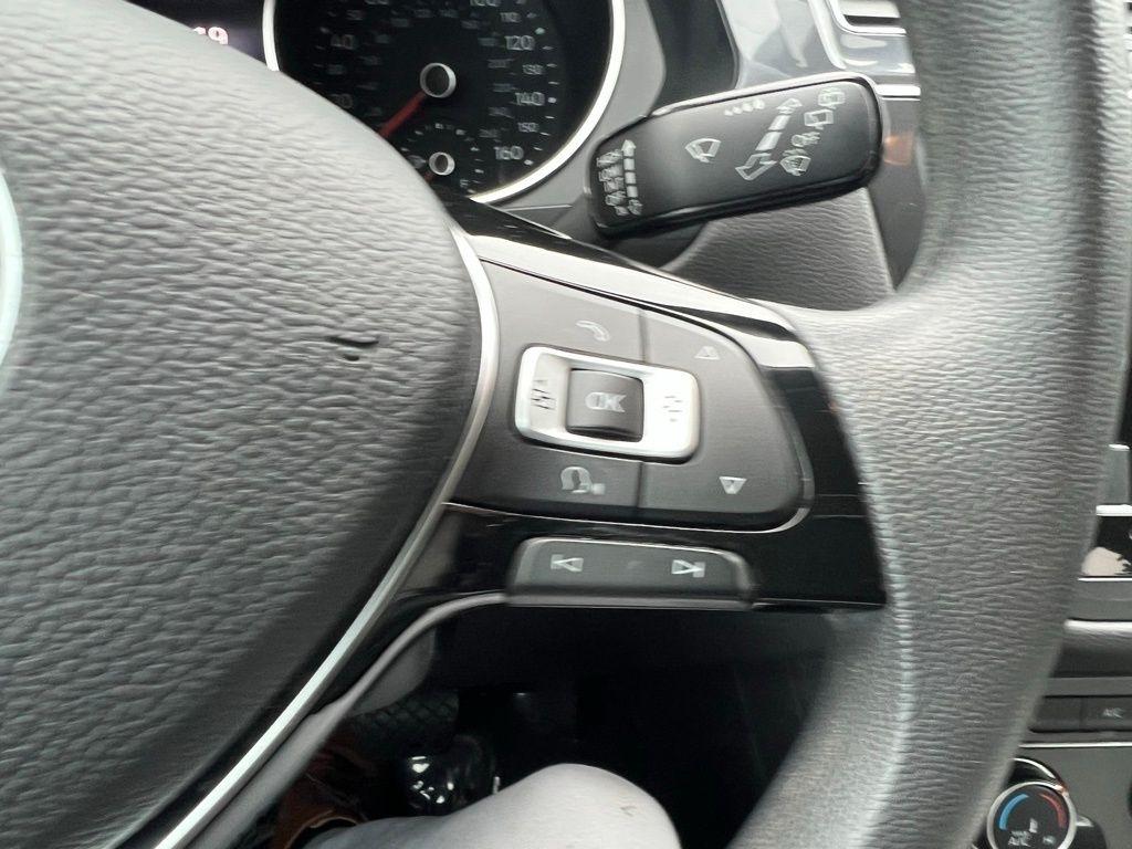 Volkswagen Tiguan S 2018