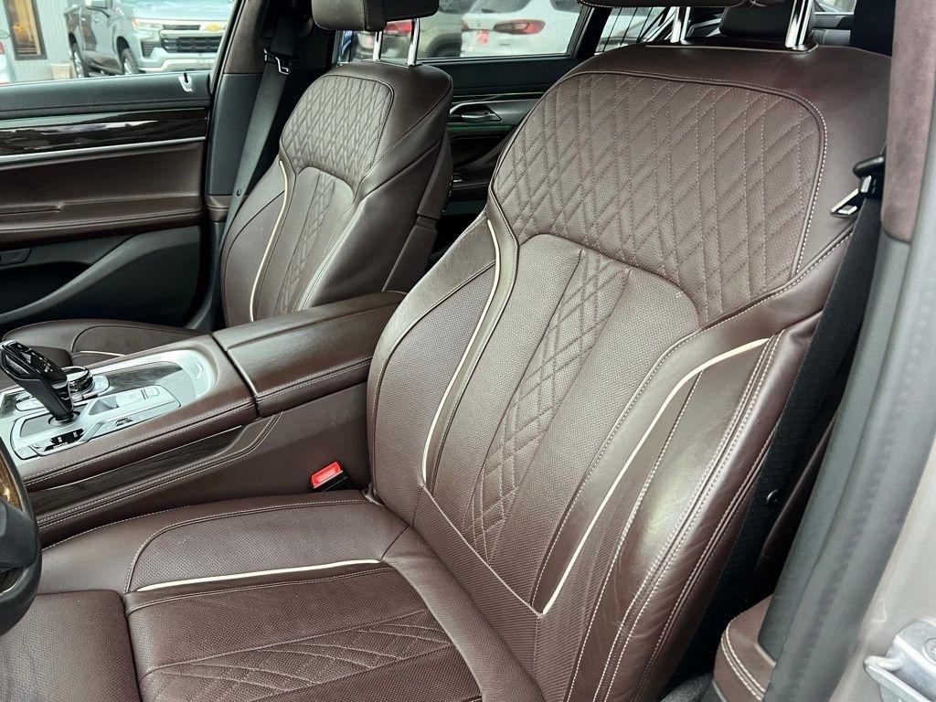 BMW 7-Series 750i xDrive 2021