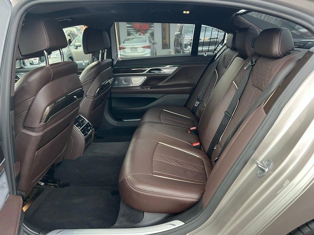 BMW 7-Series 750i xDrive 2021