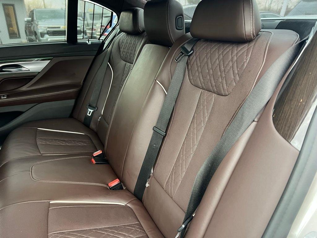 BMW 7-Series 750i xDrive 2021