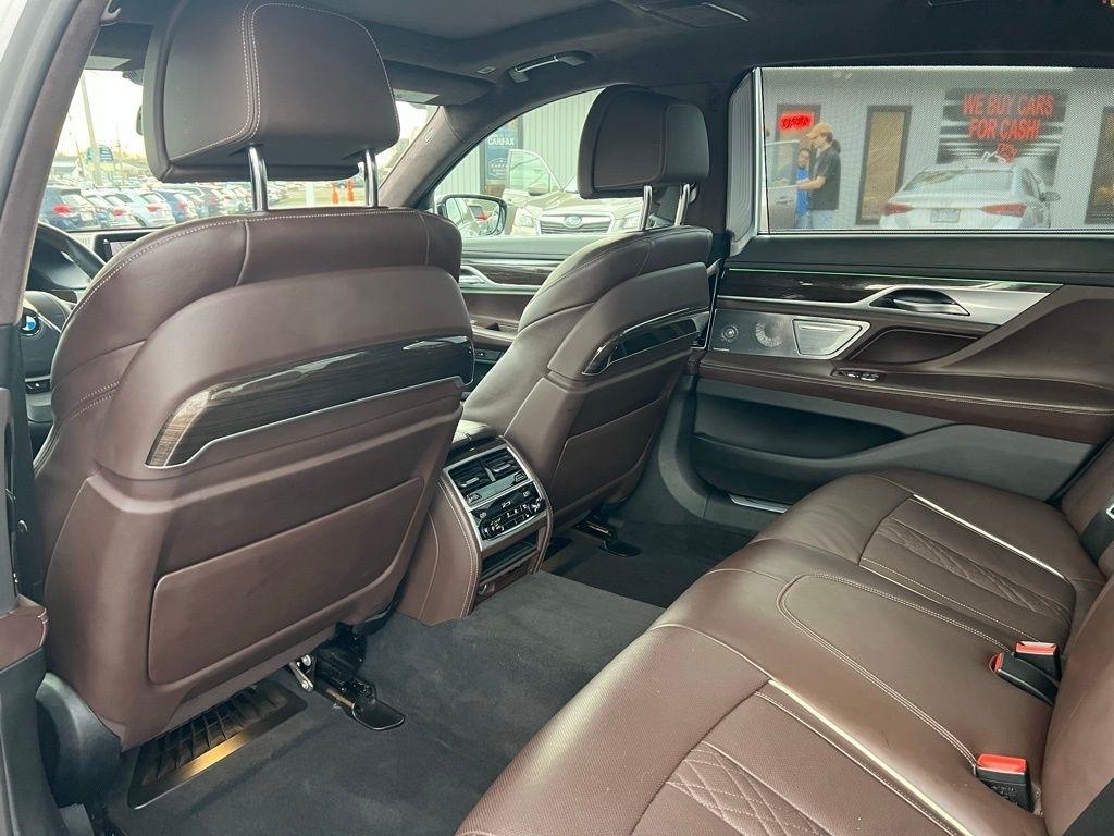 BMW 7-Series 750i xDrive 2021