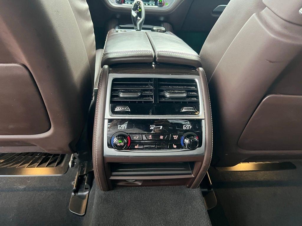 BMW 7-Series 750i xDrive 2021