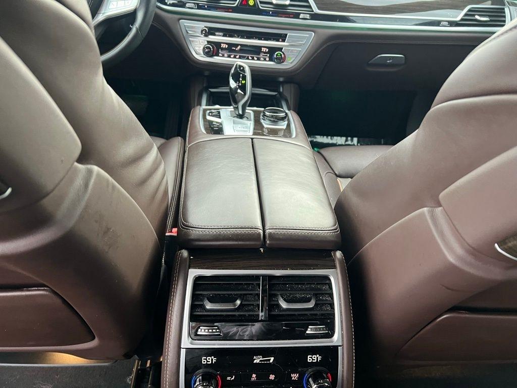 BMW 7-Series 750i xDrive 2021