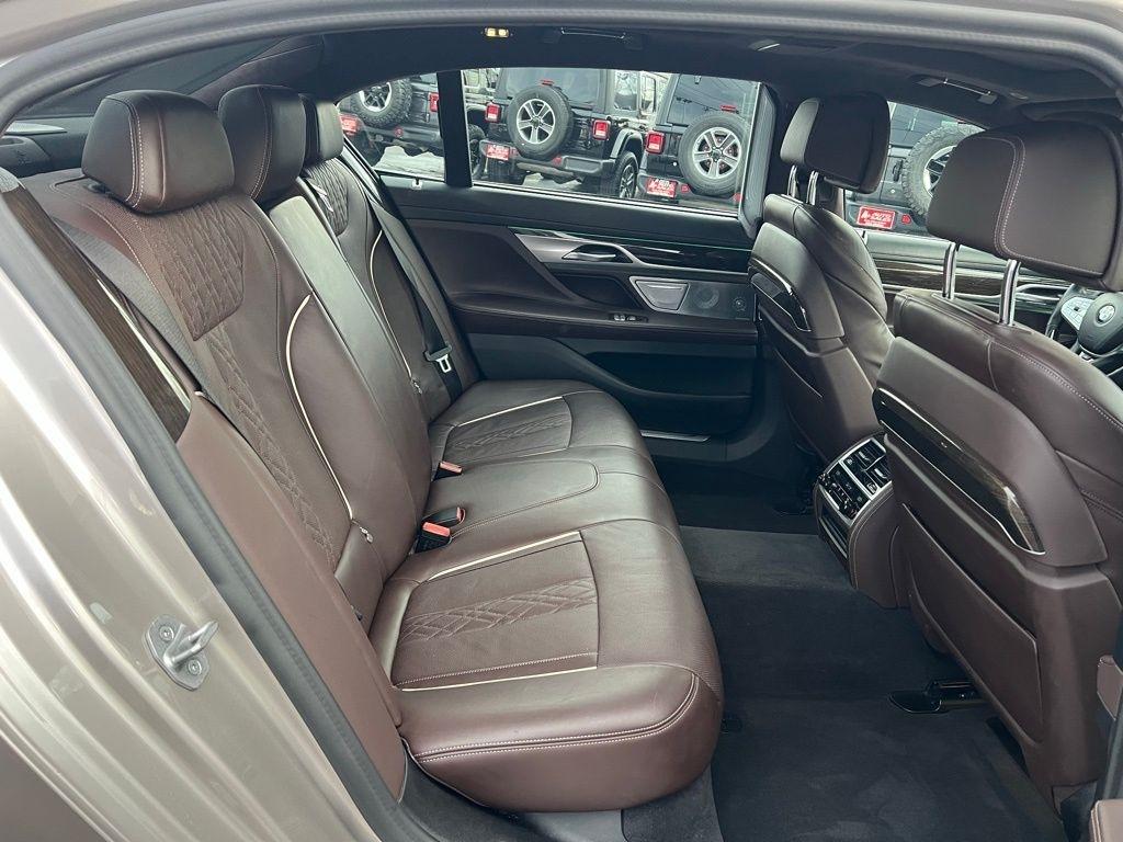 BMW 7-Series 750i xDrive 2021