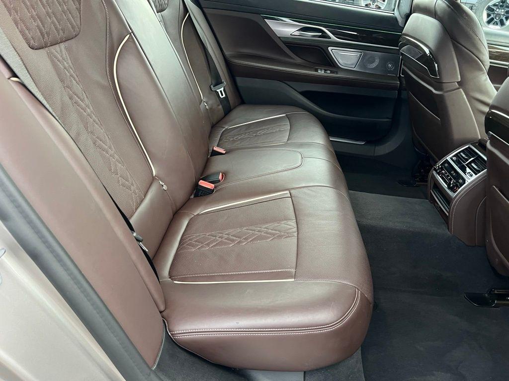 BMW 7-Series 750i xDrive 2021
