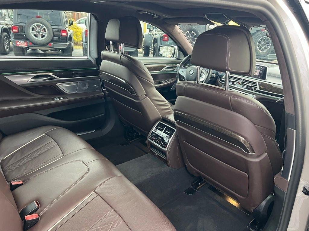 BMW 7-Series 750i xDrive 2021