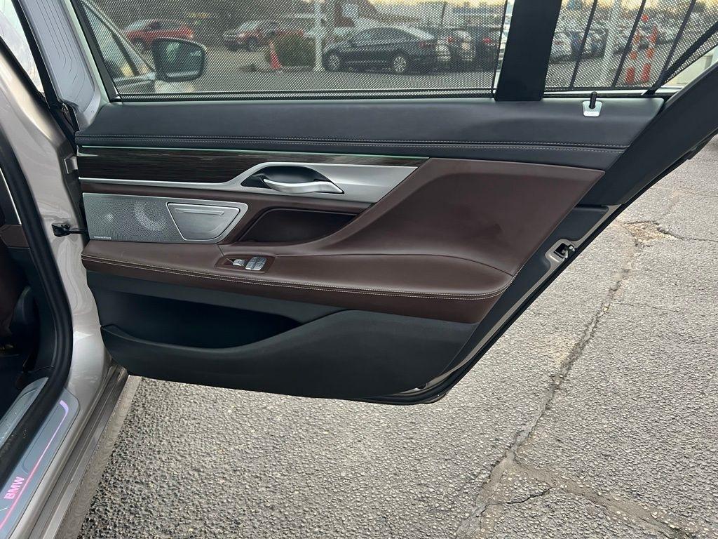 BMW 7-Series 750i xDrive 2021