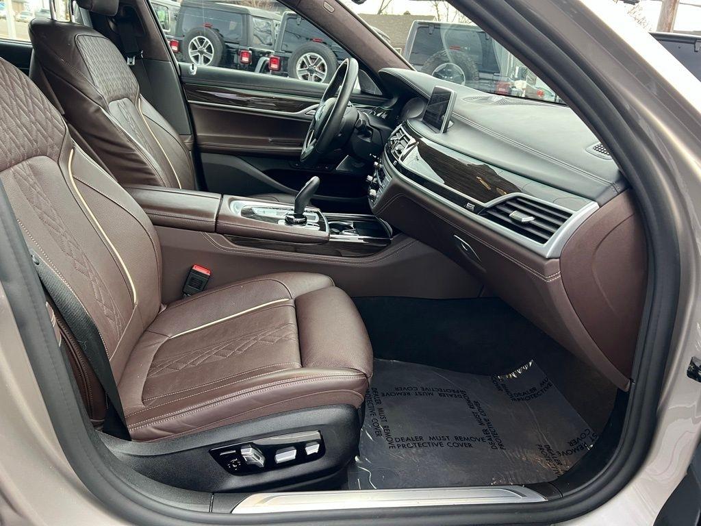 BMW 7-Series 750i xDrive 2021