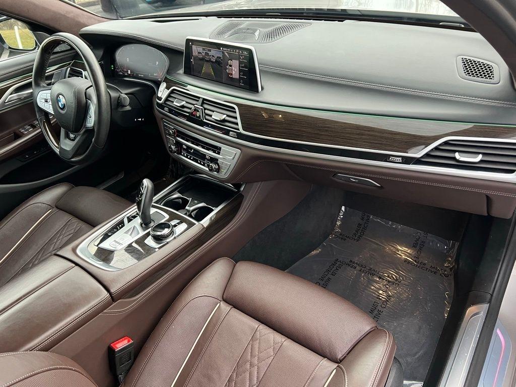 BMW 7-Series 750i xDrive 2021