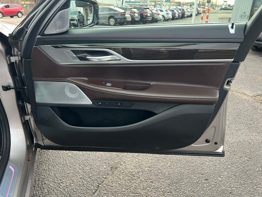 BMW 7-Series 750i xDrive 2021