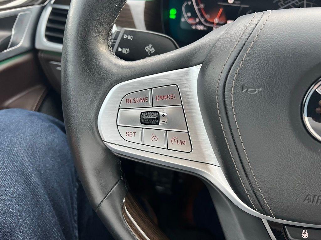 BMW 7-Series 750i xDrive 2021