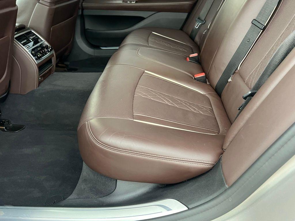 BMW 7-Series 750i xDrive 2021
