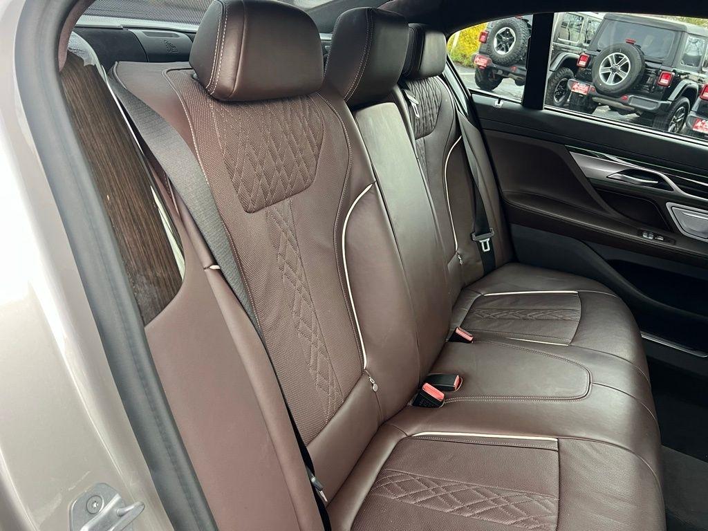 BMW 7-Series 750i xDrive 2021