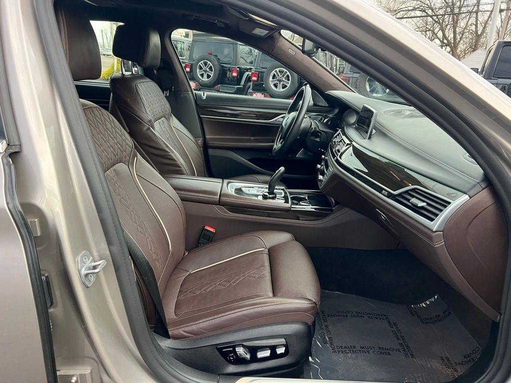 BMW 7-Series 750i xDrive 2021