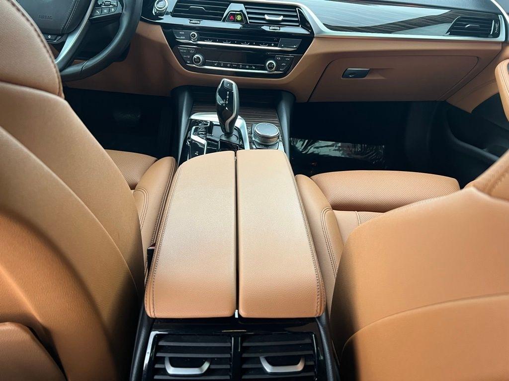 BMW 5-Series 540i xDrive 2023