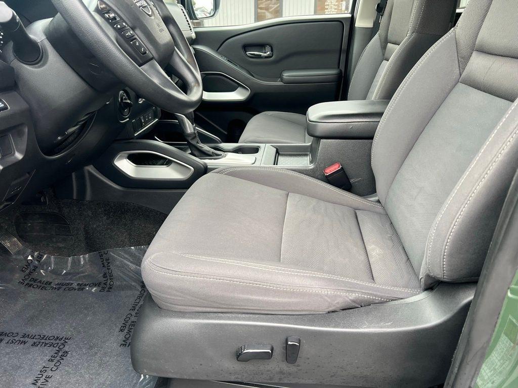 Nissan Frontier SV Crew Cab 4WD 2022