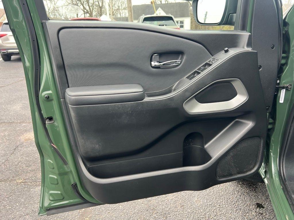 Nissan Frontier SV Crew Cab 4WD 2022