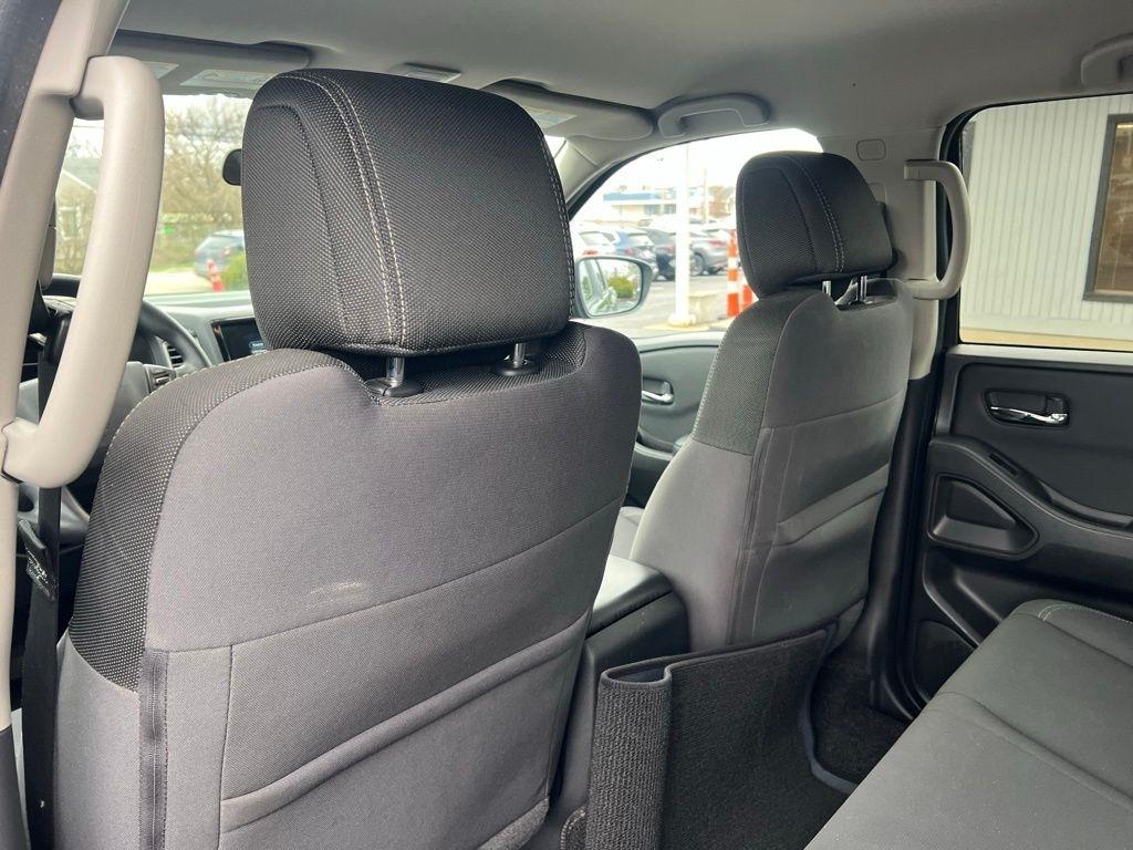 Nissan Frontier SV Crew Cab 4WD 2022