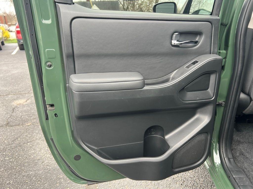 Nissan Frontier SV Crew Cab 4WD 2022