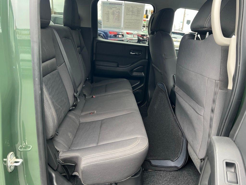 Nissan Frontier SV Crew Cab 4WD 2022