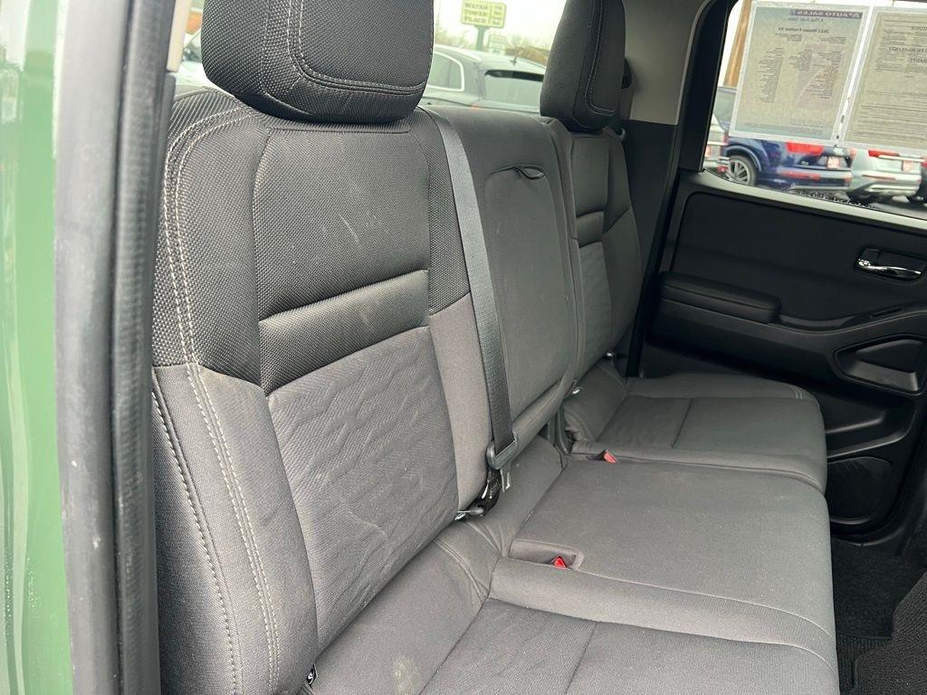 Nissan Frontier SV Crew Cab 4WD 2022