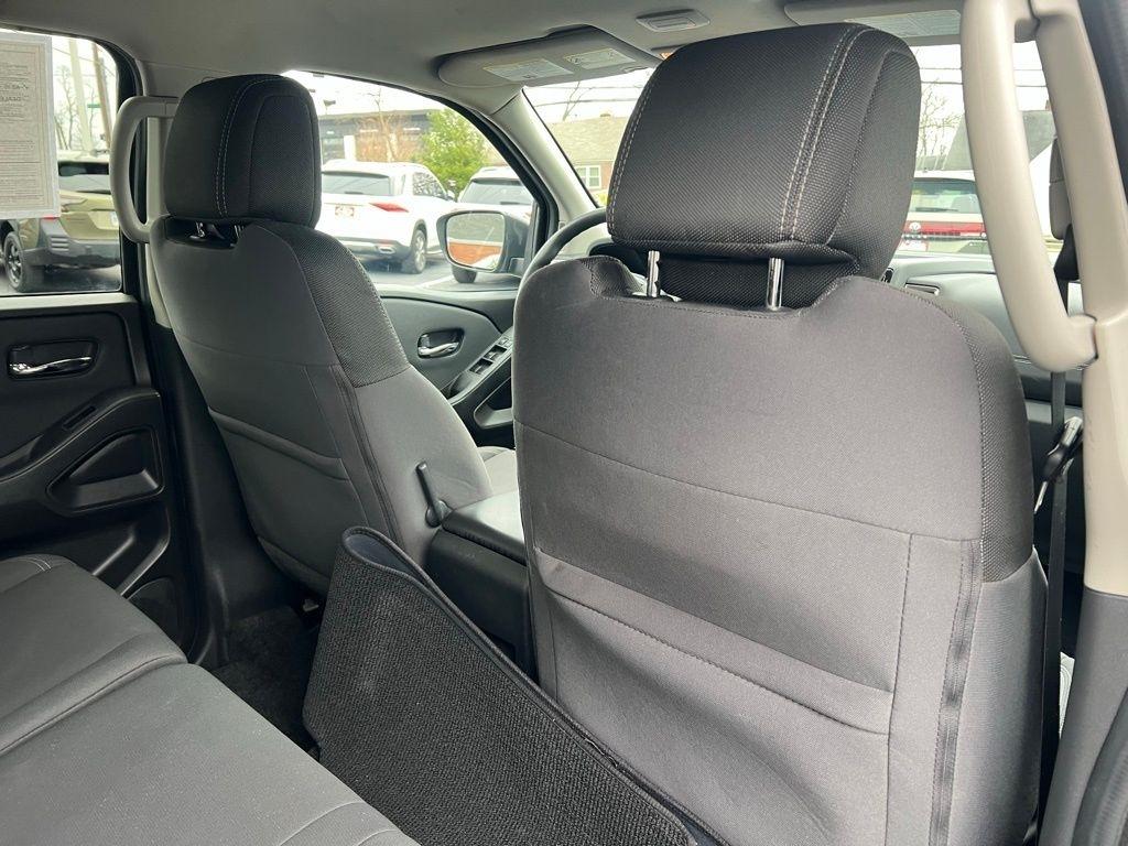 Nissan Frontier SV Crew Cab 4WD 2022