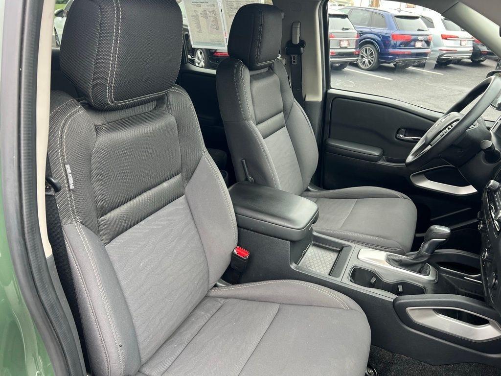 Nissan Frontier SV Crew Cab 4WD 2022