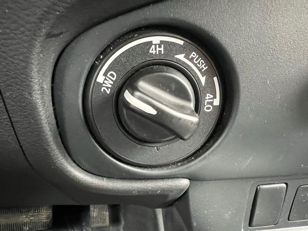 Nissan Frontier SV Crew Cab 4WD 2022