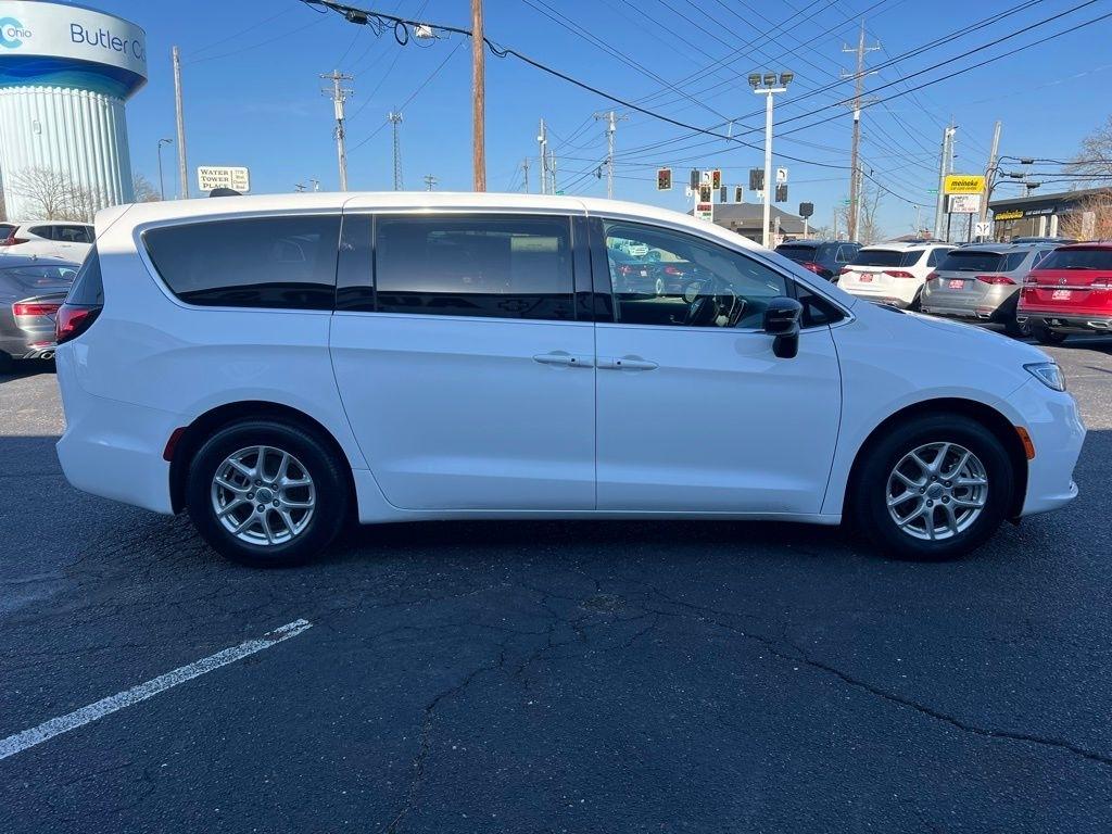 Chrysler Pacifica Select 2025