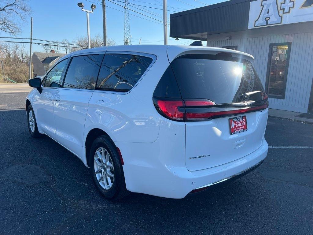 Chrysler Pacifica Select 2025