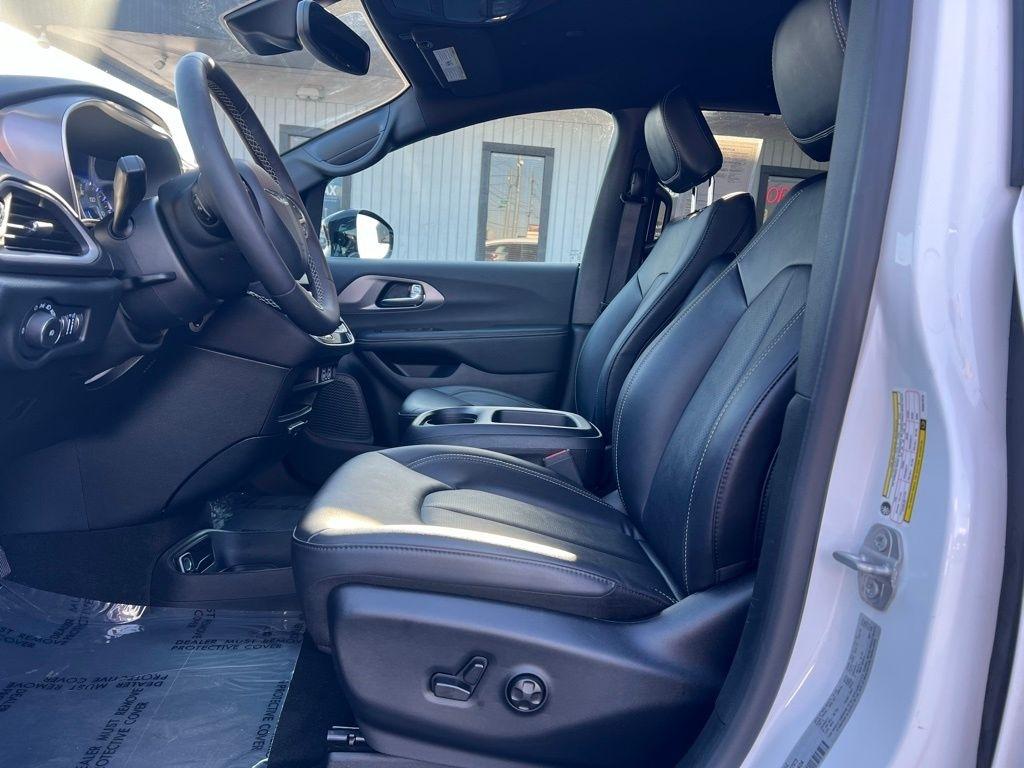 Chrysler Pacifica Select 2025