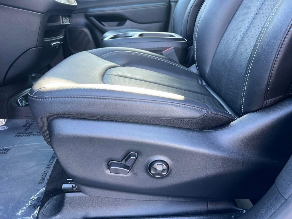 Chrysler Pacifica Select 2025