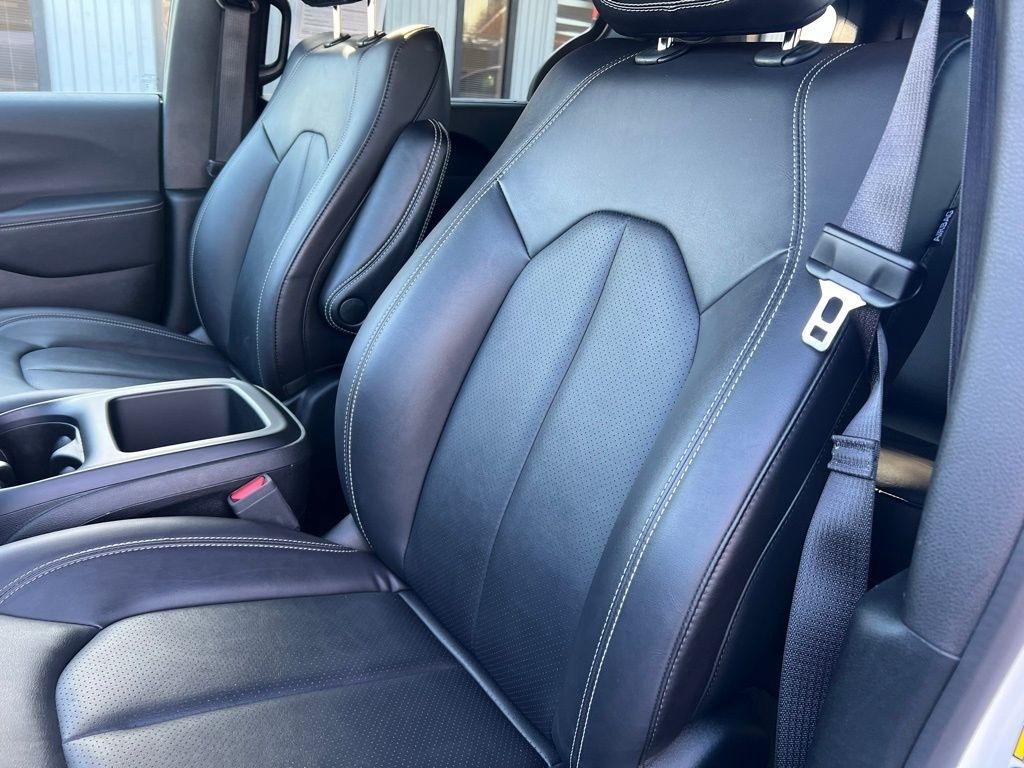 Chrysler Pacifica Select 2025