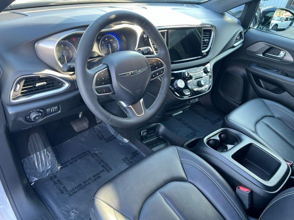 Chrysler Pacifica Select 2025