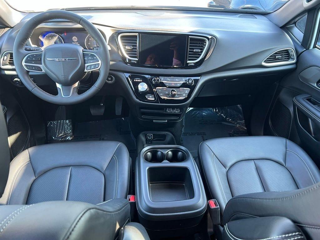 Chrysler Pacifica Select 2025