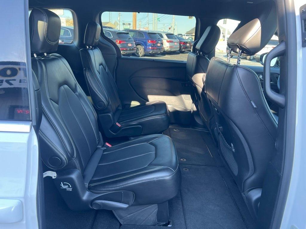 Chrysler Pacifica Select 2025