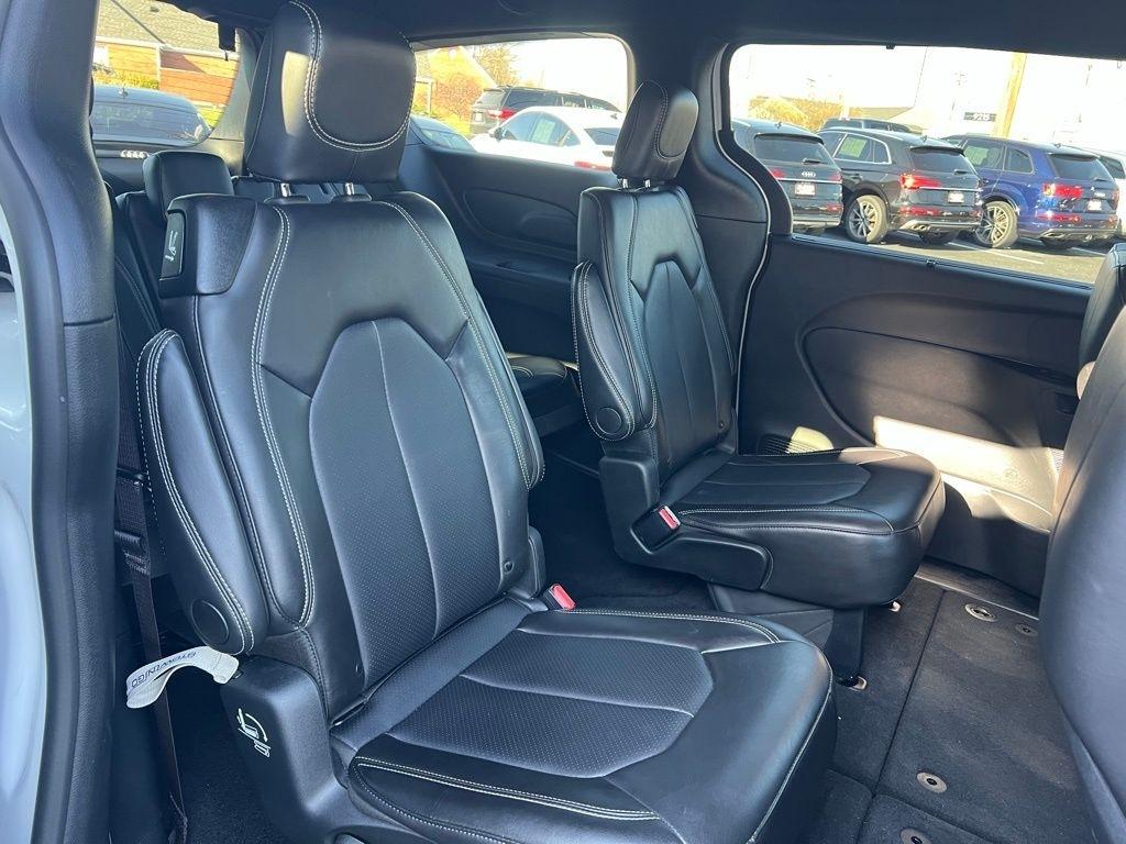 Chrysler Pacifica Select 2025