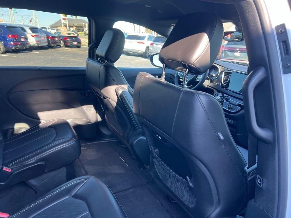 Chrysler Pacifica Select 2025