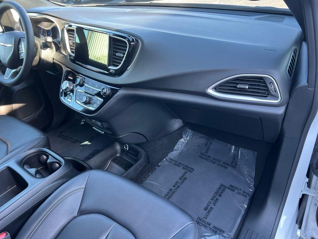 Chrysler Pacifica Select 2025