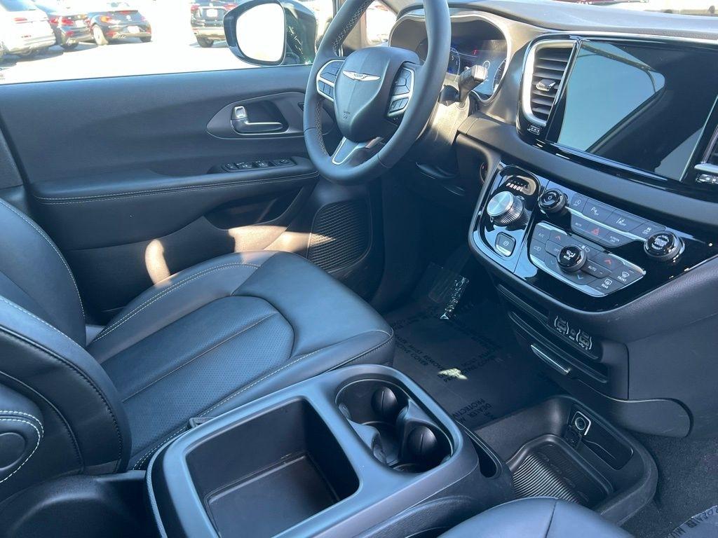 Chrysler Pacifica Select 2025