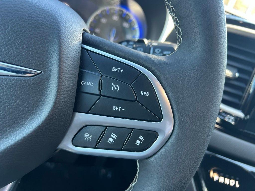 Chrysler Pacifica Select 2025