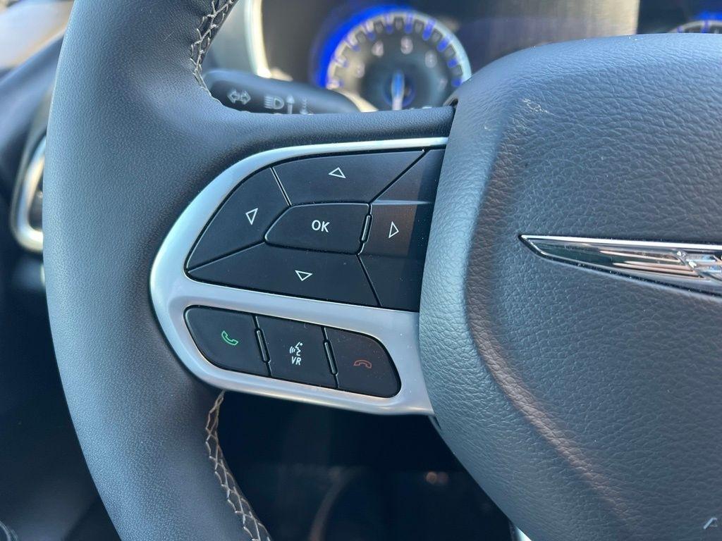 Chrysler Pacifica Select 2025