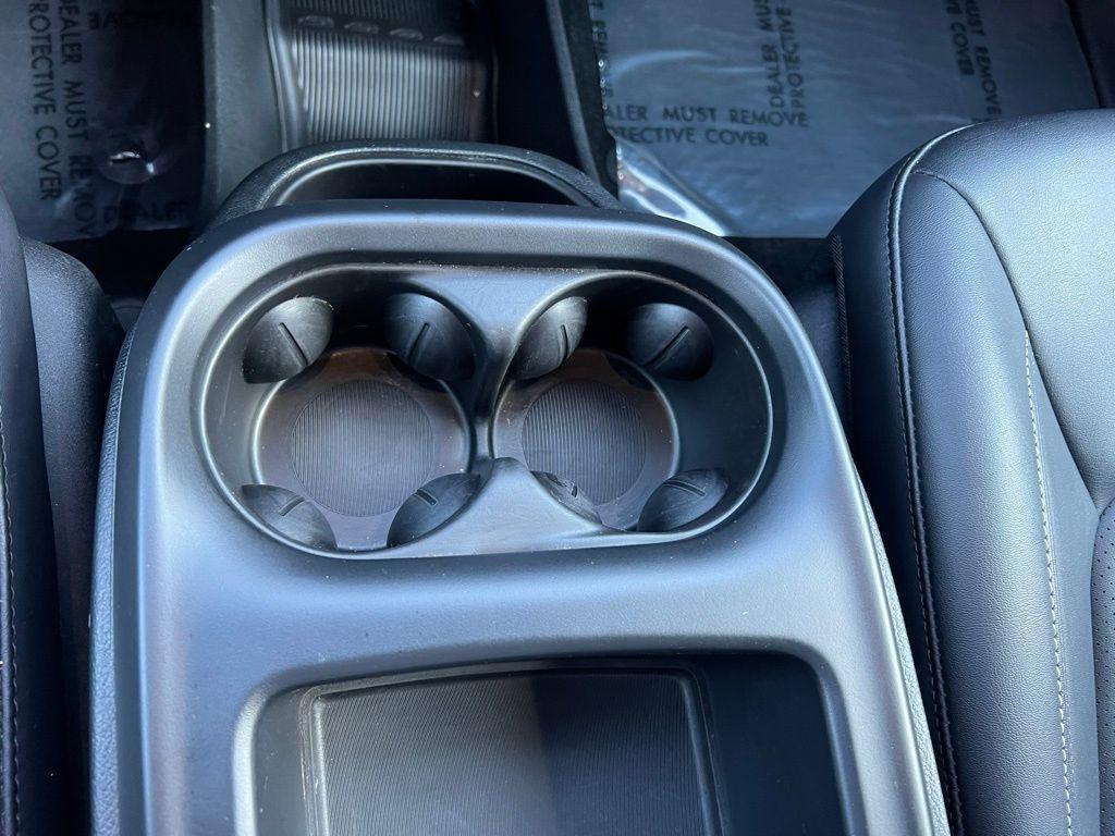 Chrysler Pacifica Select 2025