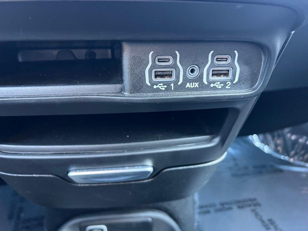 Chrysler Pacifica Select 2025