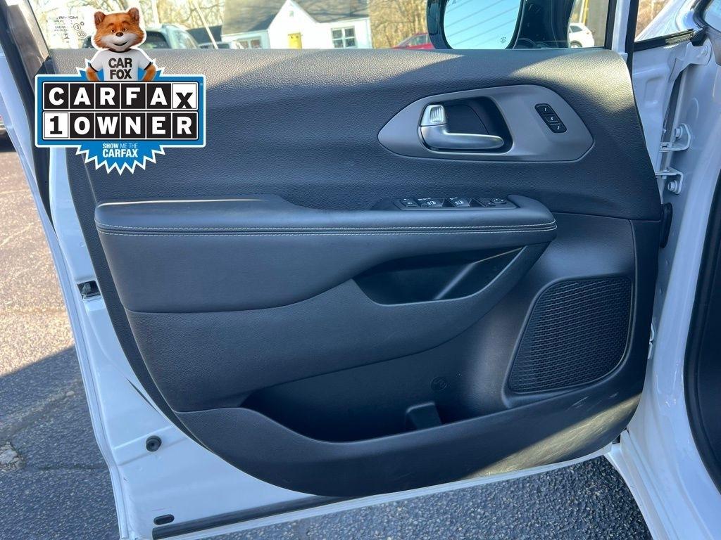 Chrysler Pacifica Select 2025