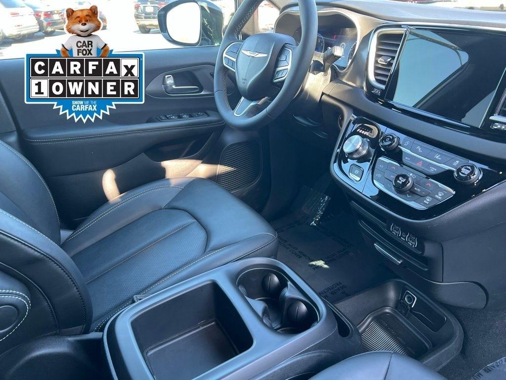 Chrysler Pacifica Select 2025